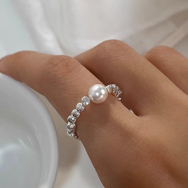 Chic Vintage Style High-quality Pearl Elastic Ring For Women Geometric Fashionable Design