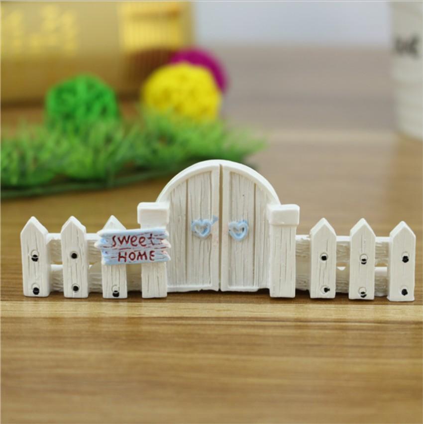 

Миниатюрный забор с калиткой для микроландшафта белый