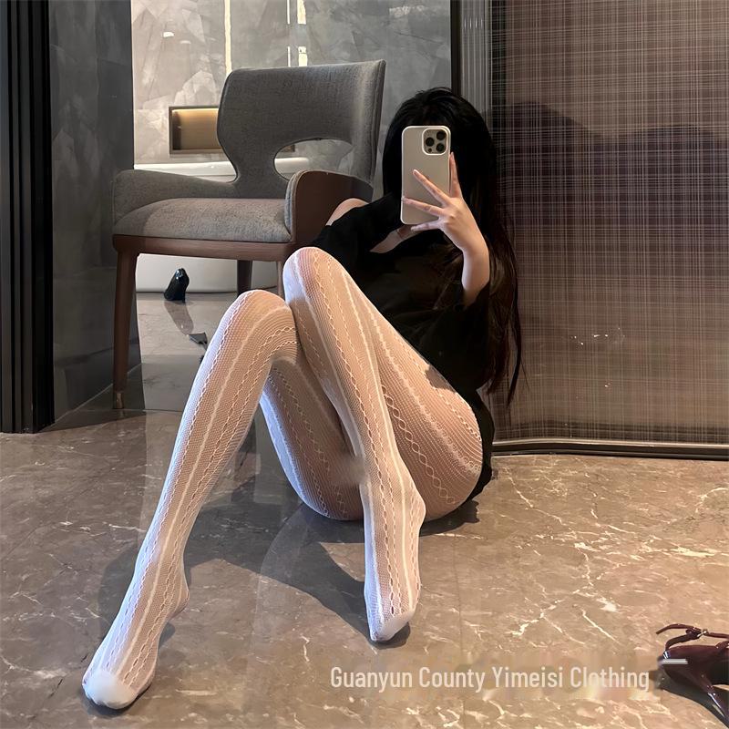 Sexy Vertical Stripe Fishnet Stockings: Blogger-Inspired, Ideal for Showcasing Beautiful Legs in Spring and Summer.