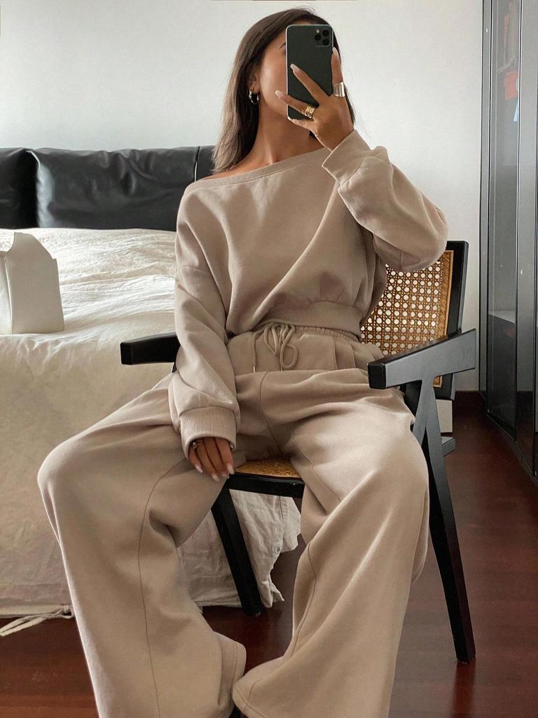2025 Women's European Cross-Border Fashion Sportswear Set: Autumn/Winter Loose Fit, Age-Reducing, Chic Hoodie & Casual Two-Piece Outfit