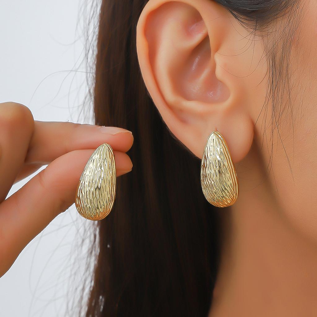 Best-selling Metal Wind Earrings Simple Temperament Exaggerated Earrings High Sense of Metal Earrings.
