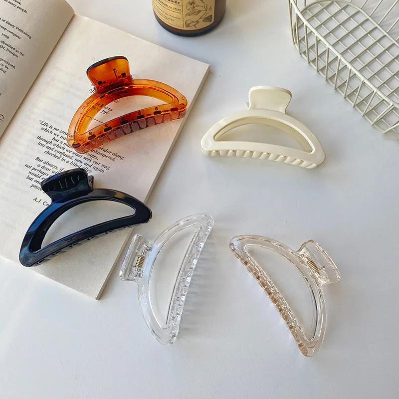 Nouvelle pince élégante en acrylique à grande griffe pour femmes Ins Mode simple Rétro Pince à cheveux creuse en forme d'éventail Accessoires pour cheveux pour filles