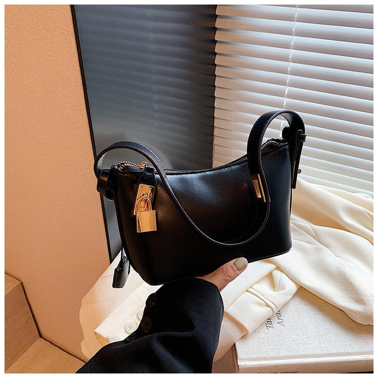 

Сумка женская 2024 новая осенняя модель большой вместимости нишевый дизайн высококачественная ретро сумка через плечо с пельменями чёрный