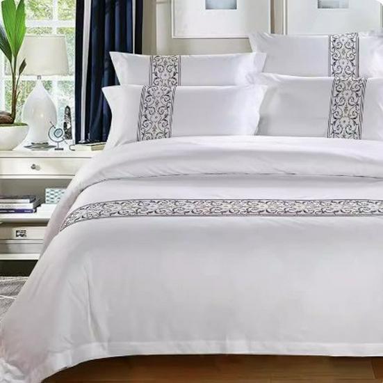 

Вышитый сатиновый комплект постельного белья из 100% хлопка - Четыре предмета Single Duvet Cover 1.8x2.4 (Fits 160x220 Duvet)