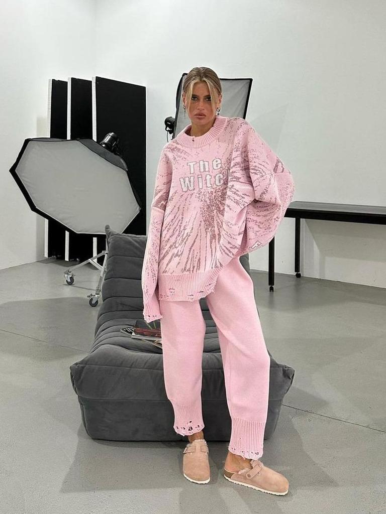 Autumn/Winter Contrast Knit Suit: Letter Print Sweater & Ripped Nine-Point Pants