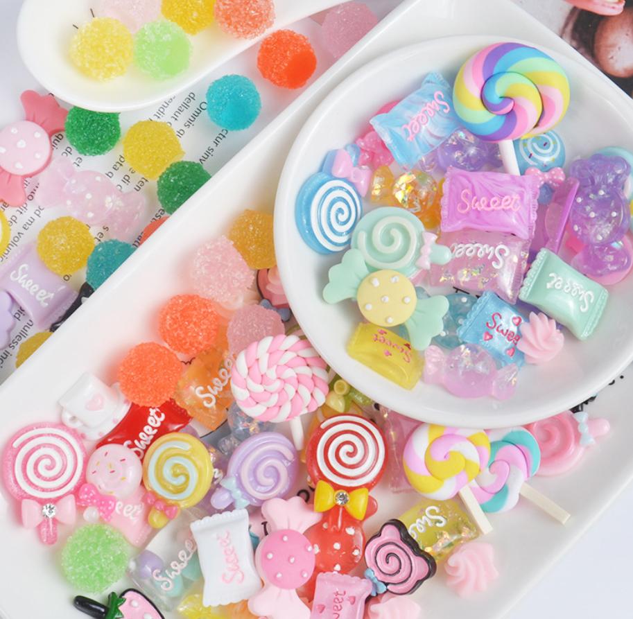 Vendita Calda 100 Pezzi per Sacchetto Serie Festività Natalizie Design Misto Cabochon in Resina con Fondo Piatto Decorazione Fai da Te Scrapbooking