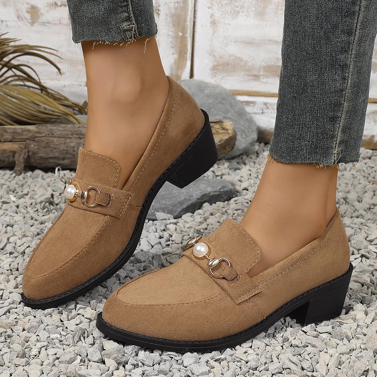 

Модные женские туфли-лодочки 2025 весна-осень новые жемчужные на квадратном каблуке лоферы для женщин больших размеров ретро замшевые с острым носком для работы слипоны 43 хаки