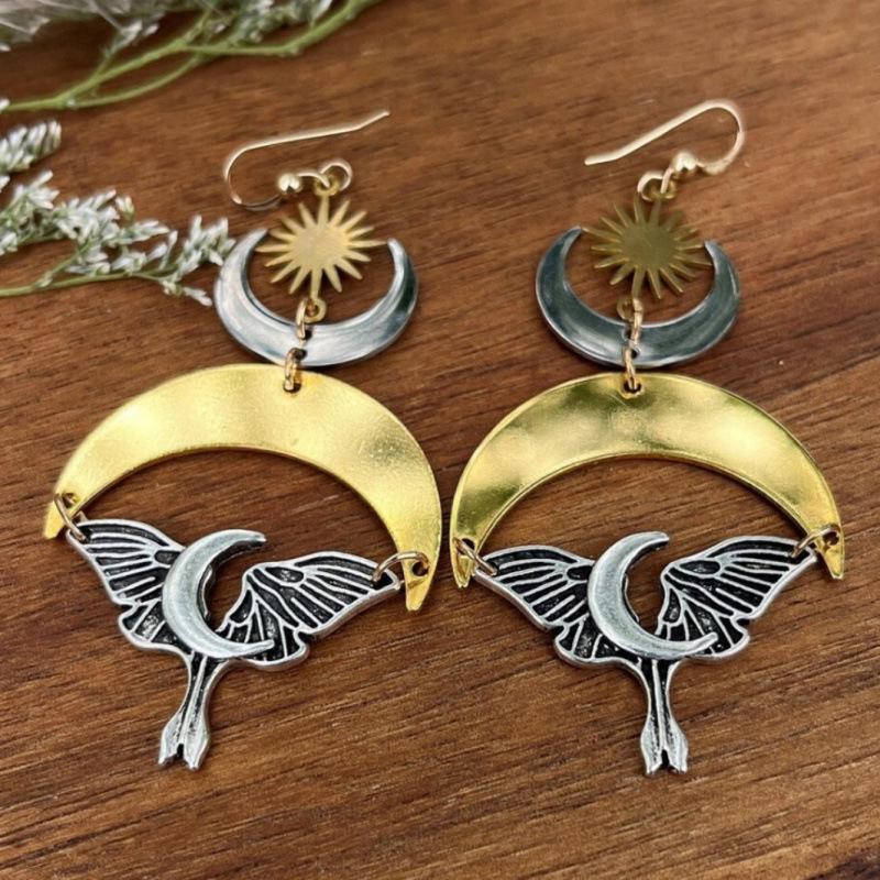Cross-Border Crescent Moon and Moth Gold Pendant Earrings for Halloween