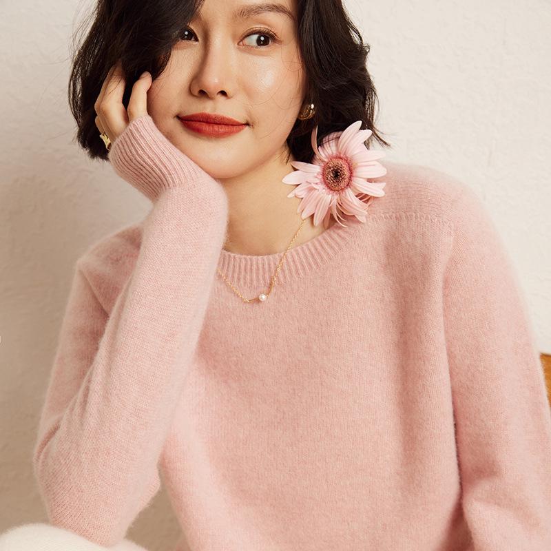 Versatile Cashmere Sweater: Women's Long Sleeve, Round Neck, Comfortable, Loose Fit, Solid Color, Lazy Knit for Autumn and Winter.