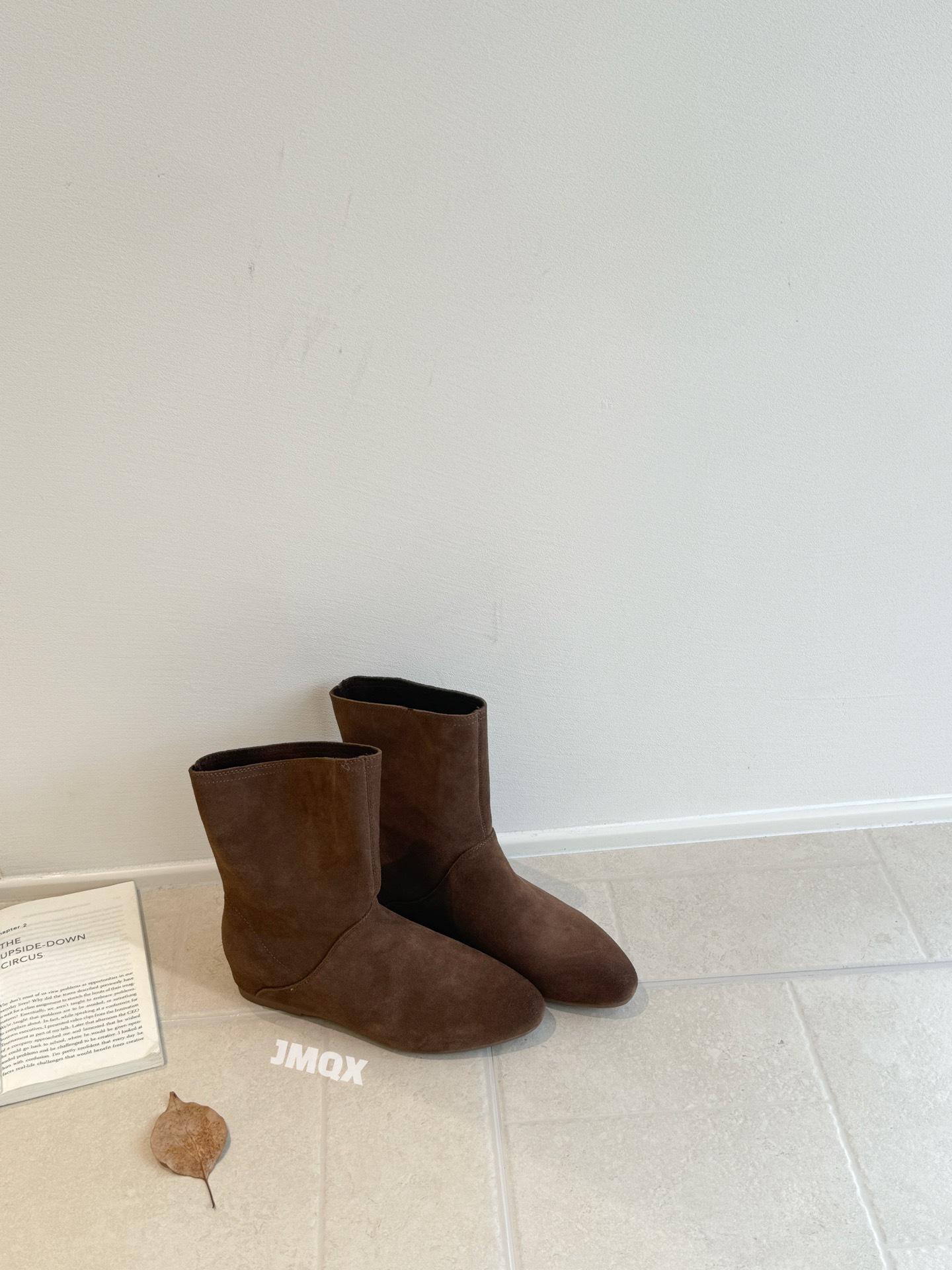 

British suede inner heightening short boots women s 2025 new matte cowboy boots French retro sleeve knight boots 35