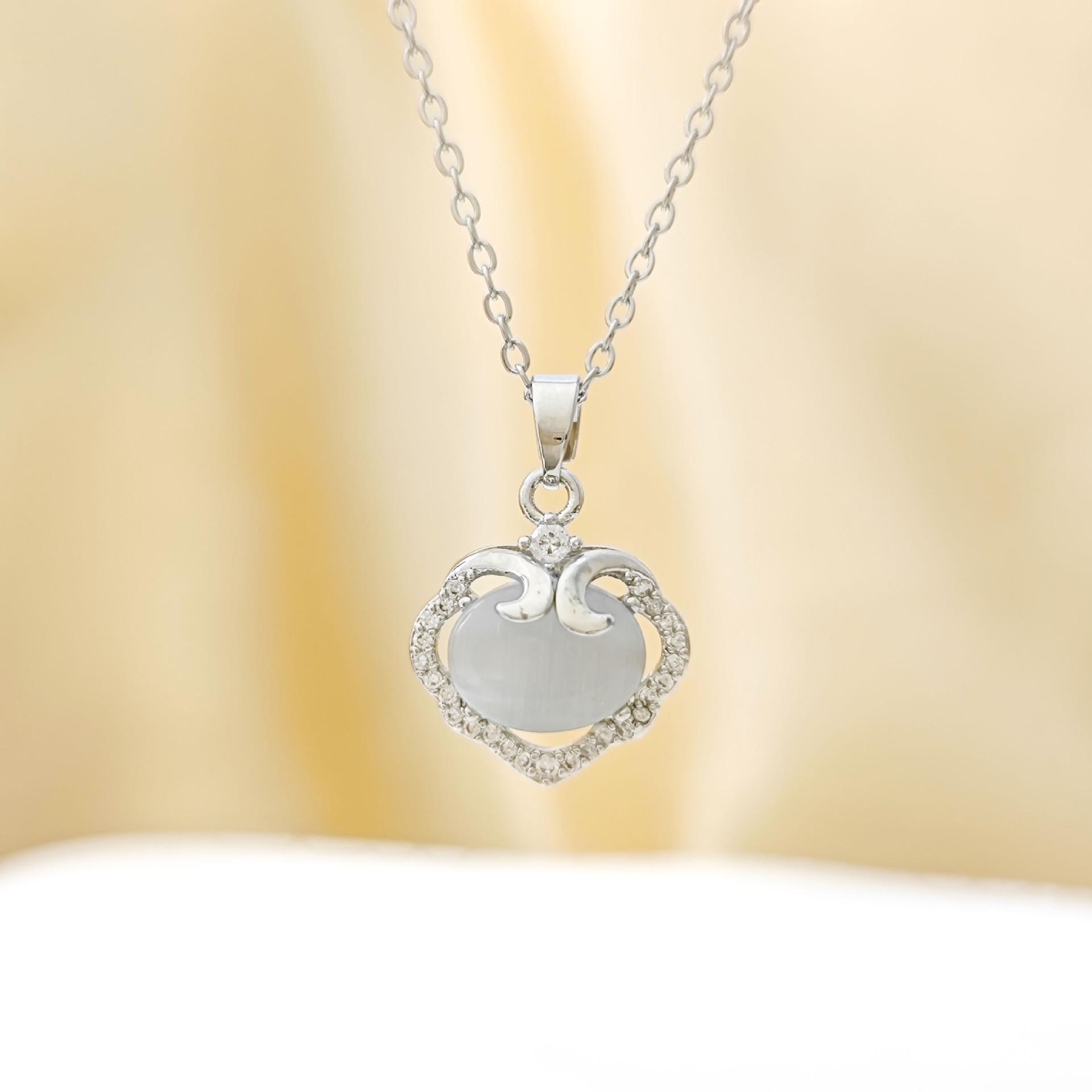 Elegant European & American Cat s Eye Stone Necklace - Stylish Korean-Inspired Gift for Her