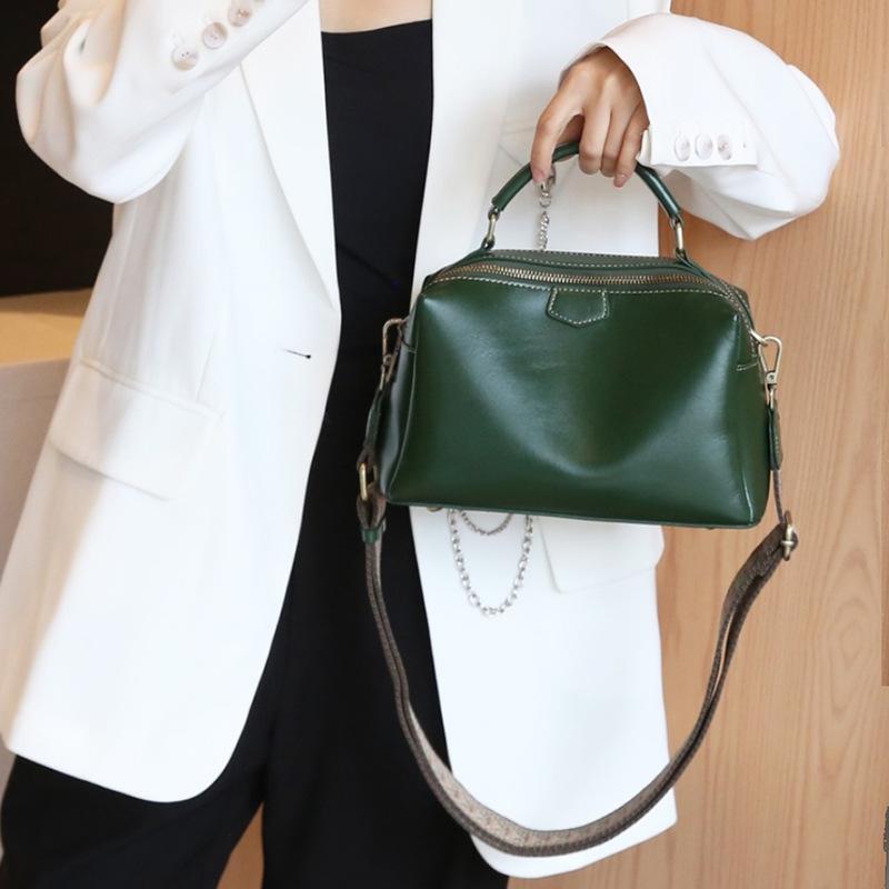 Simple, Fashionable and Large-capacity Boston Women's Bag, Suitable for Both Commuting and Casual Use