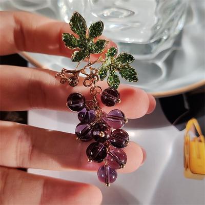 Fresh And Sweet Creative Fruit Grape String Brooch, Cardigan Fixed Anti-Light Pin Accessories Temperament Corsage Woman
