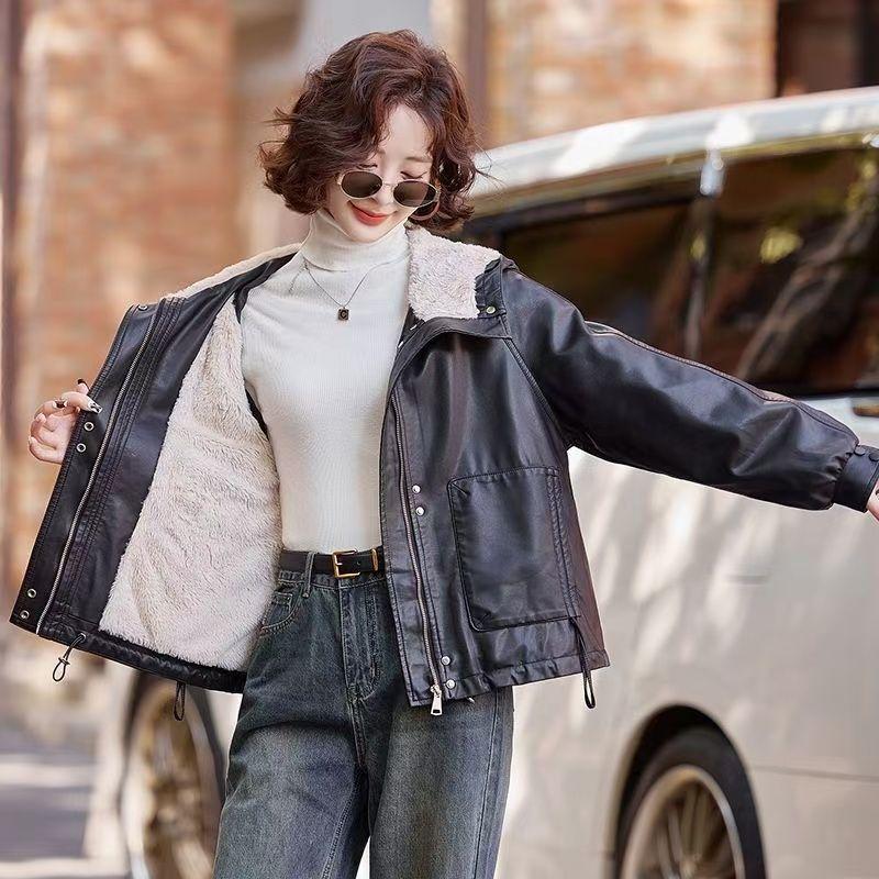 

Флисовая утепленная теплая кожаная куртка женская зимняя маленькая повседневная свободная меховая куртка топ куртка с капюшоном 3XL 141-150 чёрный