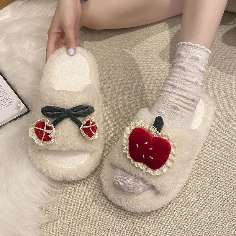 Niedliche kleine Apfel-Kirsch-Flauschpantoffeln Damenbekleidung 2025 Herbst und Winter Zuhause Rutschfest Warm Einwort-Baumwollpantoffeln