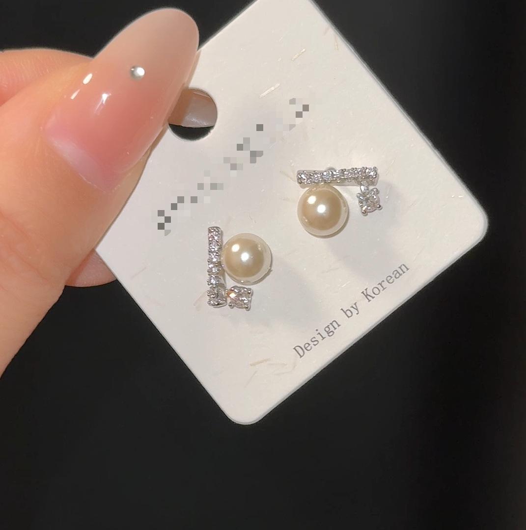 Hepburn Style Zircon Pearl Stud Earrings for Women