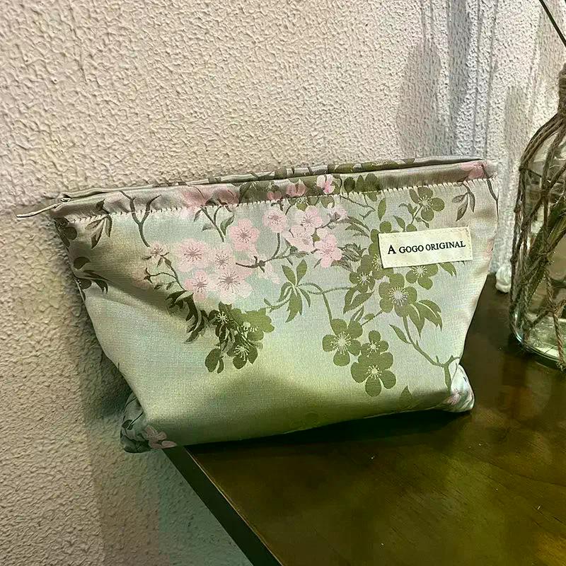 Chinese-Style Satin Makeup Bag, Skin Care Product Storage Bag, Id Bag, Toiletries Bag, Hand-Held Makeup Bag