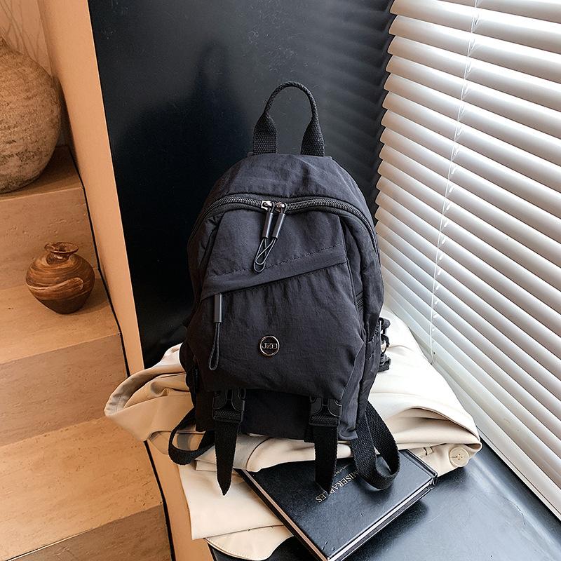 2025 new fashionable atmosphere simple backpack solid color schoolbag large capacity shoulder bag popular small square bag