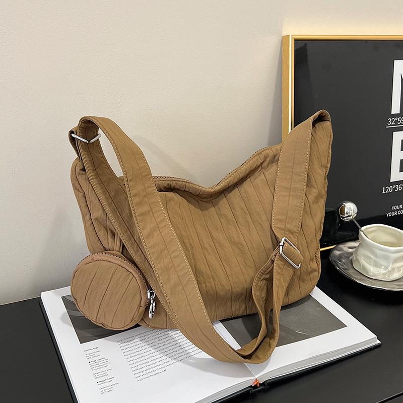 Casual bag women's new crossbody dumpling bag fashionable shoulder bag large capacity class commuter bag