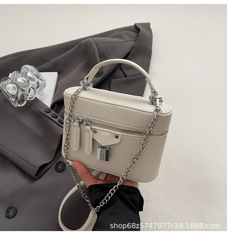 Premium Sense of Foreign Style Niche Handbag Women's 2025 New Versatile Shoulder Messenger Bag Light Luxury Commuter Chain Bag