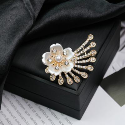 Shinning Crystal Rhinestone Flower Brooch Pearl-Set Alloy Vintage Style Pearl Flower Brooch Diamond Alloy Floral Brooch