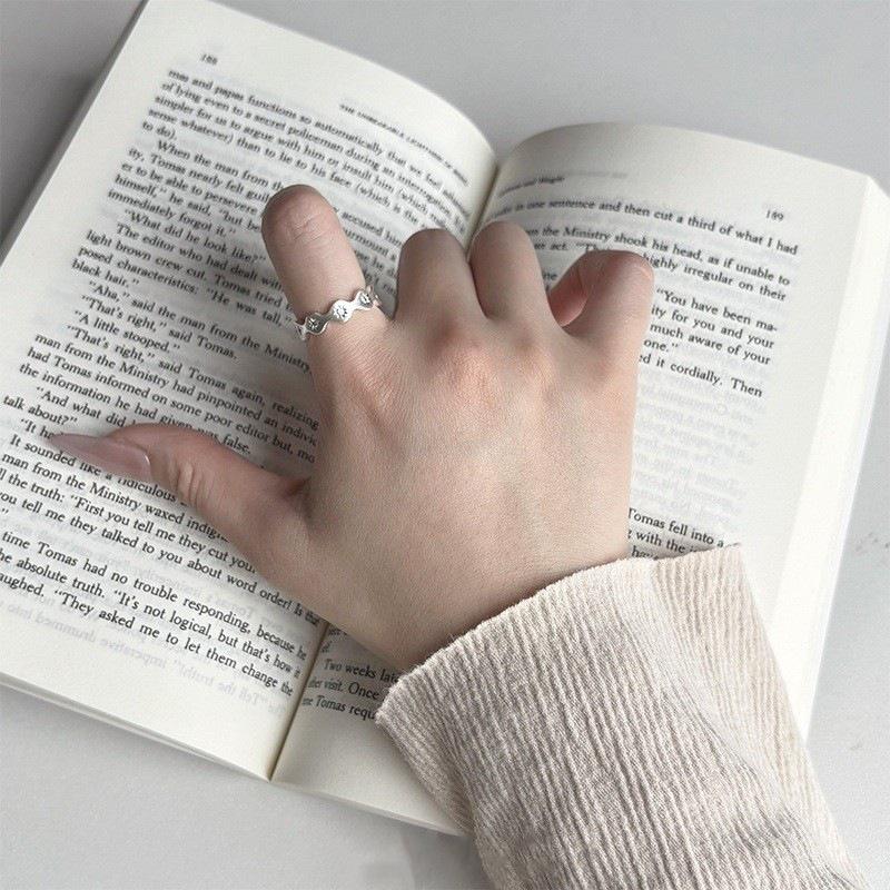 Adjustable Geometric Star Ring for Women – Versatile and Stylish Stacking Accessory