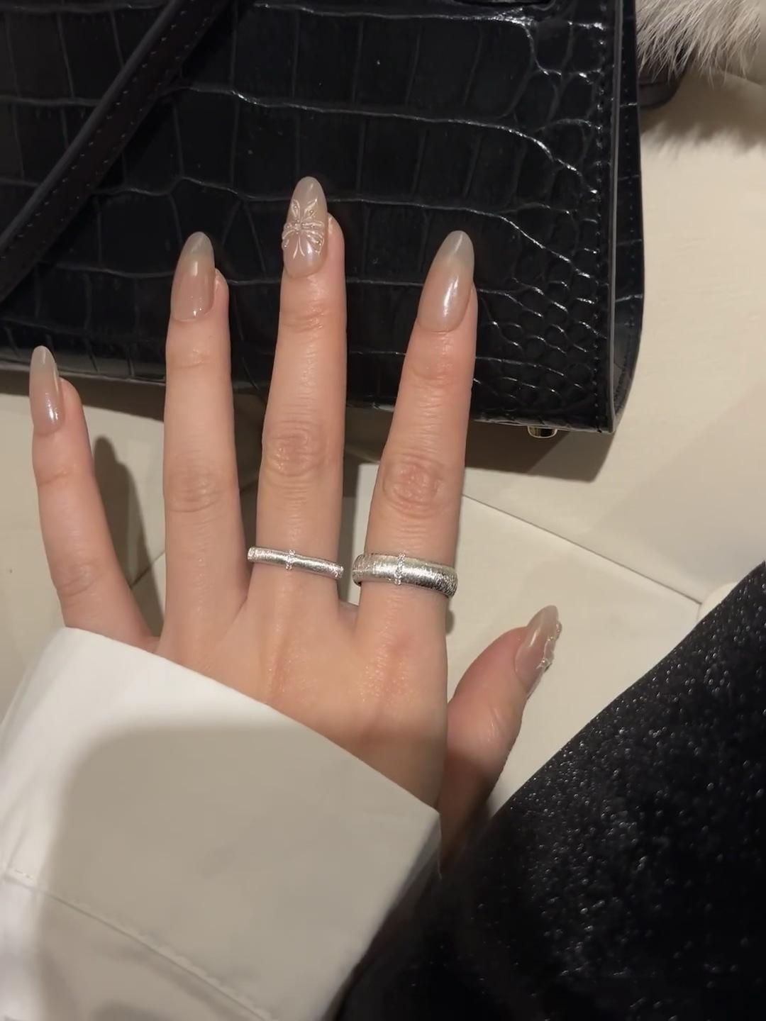 

Французская Легкая Роскошь Ретро Кольцо Процесс Волочения Проволоки Итальянский Средневековый И Античный Стиль Широкая И Узкая Версия Парное Кольцо Открытое Регулируемое opening adjustable