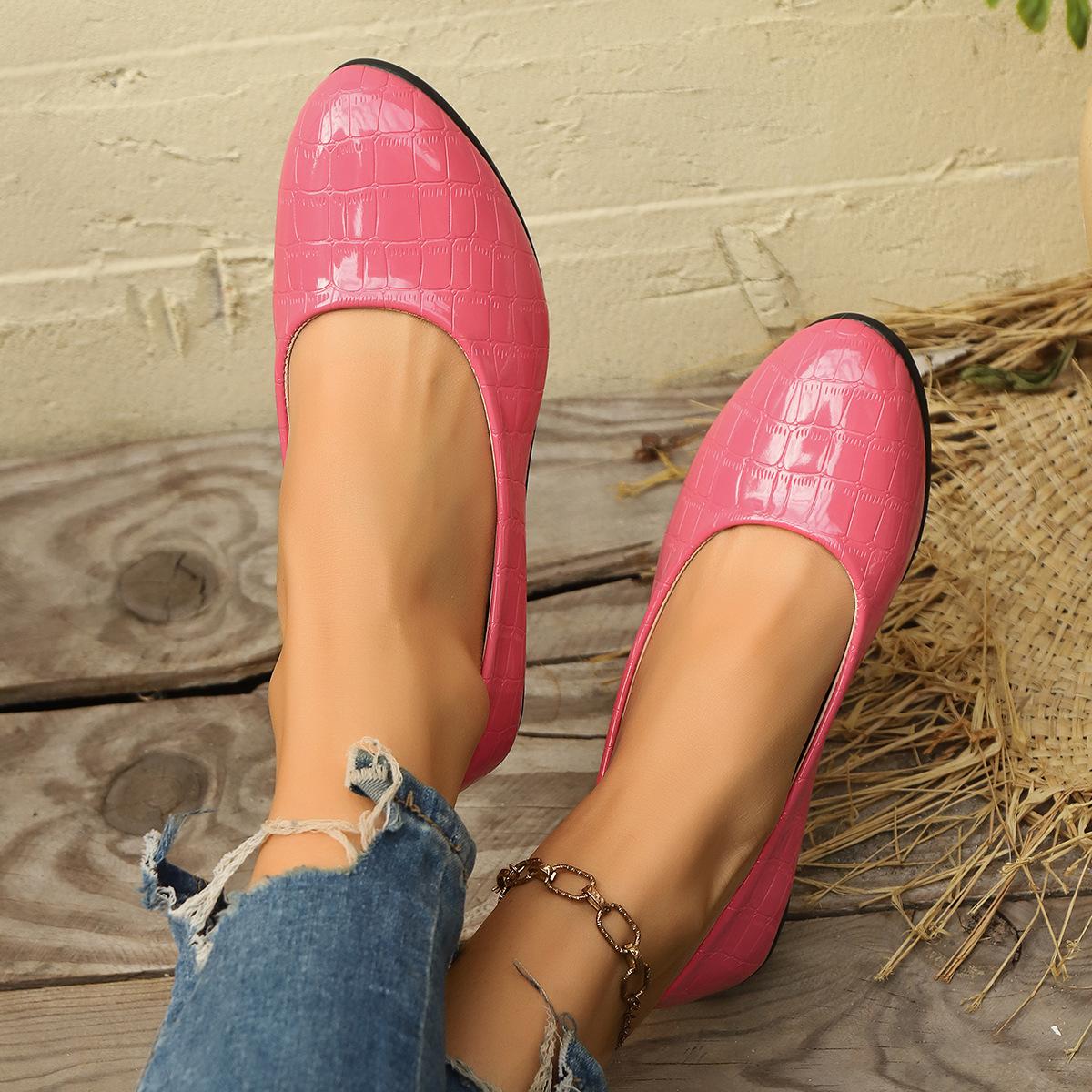 Большие размеры повседневные туфли на плоской подошве новые острые мягкие подошвы для ношения снаружи неглубокие одинарные туфли женские из искусственной кожи 42 1816₽