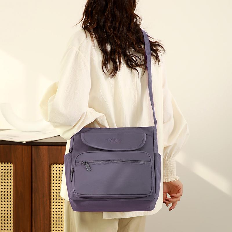 Stylish Crossbody Bag with Front Flap and Multiple Pockets for Everyday Use