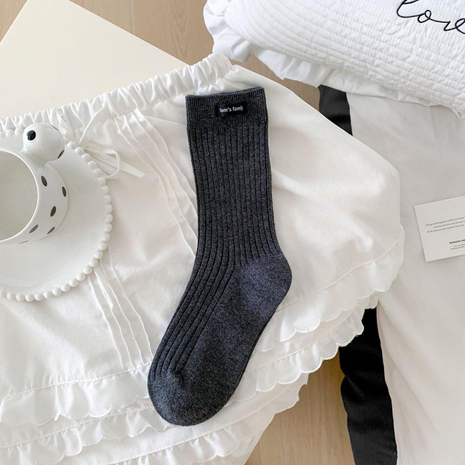 Korean Style Solid Color Mid-Calf Socks: Trendy Women's Versatile Boneless Scrunchy Socks with Cloth Label