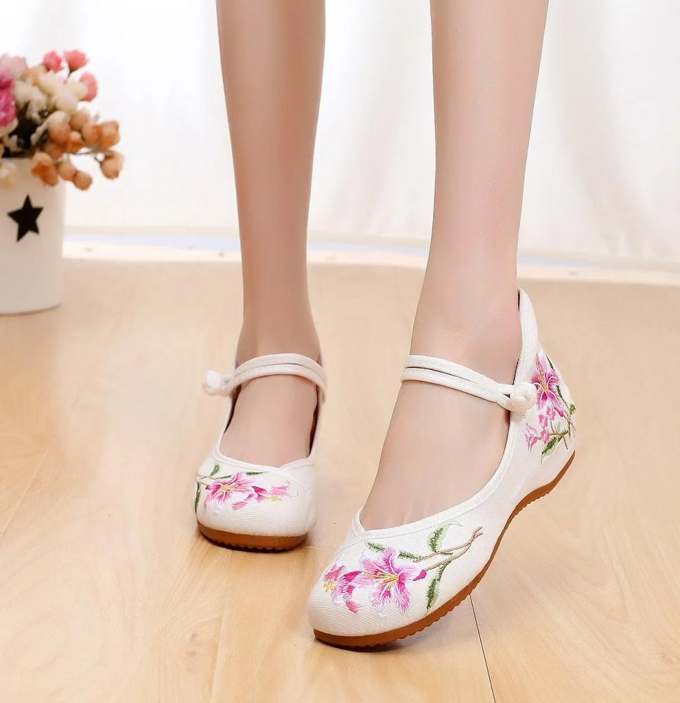 Mode Vintage Femme Chaussures en Tissu Élégant Style Ethnique Décontracté Broderie Streetwear Style Chinois Chaussures Femme Été