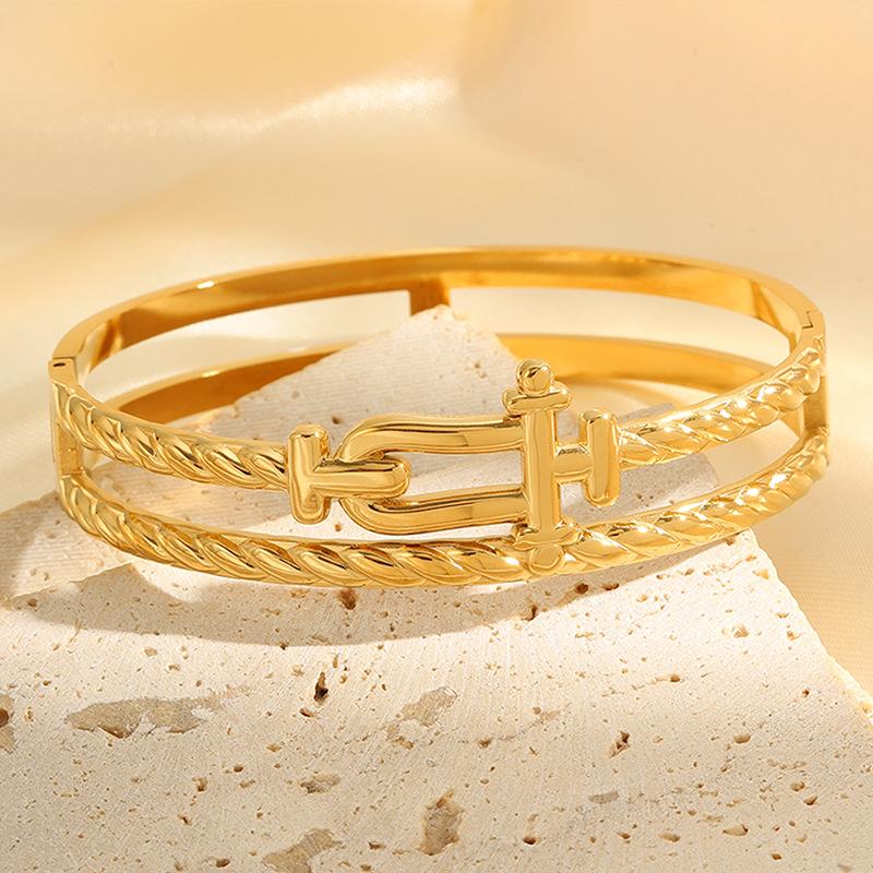 Titanium Steel Women s Fashion Wide Version Hollow Horseshoe New Bracelet 17CM