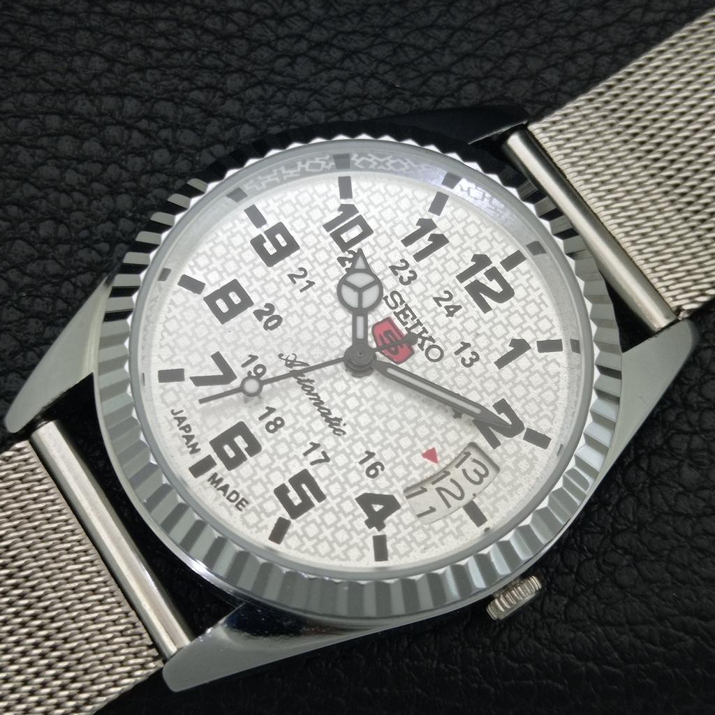 VINTAGE REFURBISHED SEIKO 5 AUTOMATIC JAPAN MENS SILVER DIAL WATCH a443989-1