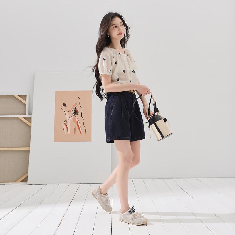 San Cai Floral Embroidered Short Sleeve Blouse