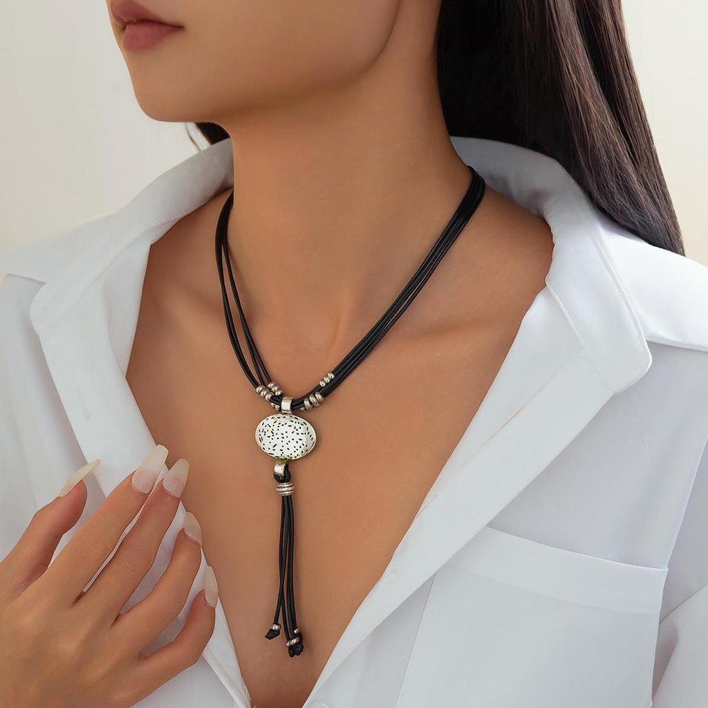 Винтажное этническое ожерелье с овальной кисточкой