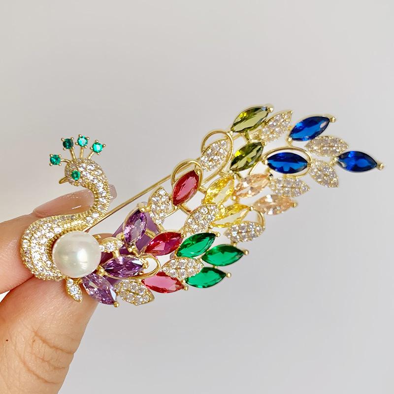 Luxury Pearl Peacock Brooch - Elegant Lapel Pin for Suits