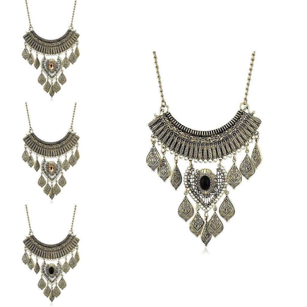 Vintage Leaf Pendant Necklace With Alloy Metal And Dazzling Embellishments For Artsy Women