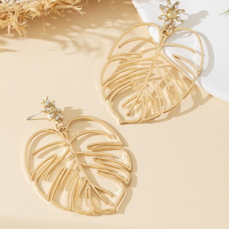 Fashion Temperament Hollow Leaf Earrings Retro Tropical Beach Photo Earrings Summer Vacation Earrings