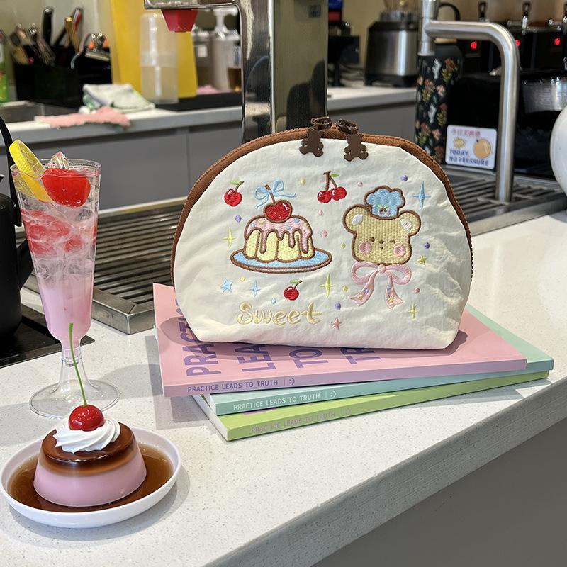 

Cute Embroidered Printing Semicircle Coin Purse Cosmetic Bags Portable Travel Storage Bag Sundries Organizer Clutch Bags Gifts