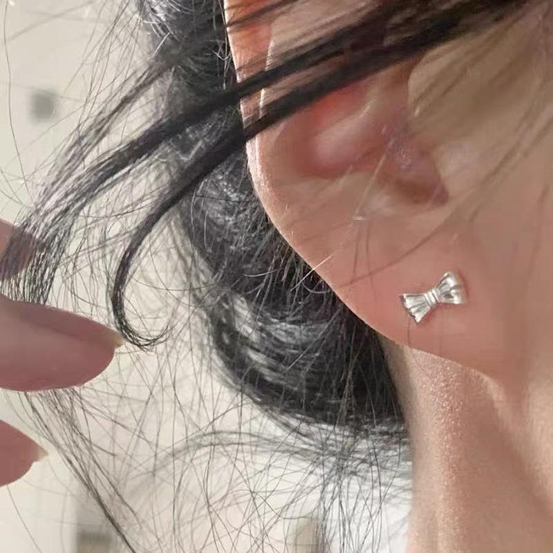 Raising Ear Holes, Small Stud Earrings for Women, Simple, Sweet, Small and Fresh Earrings, Niche Design, Versatile Earrings