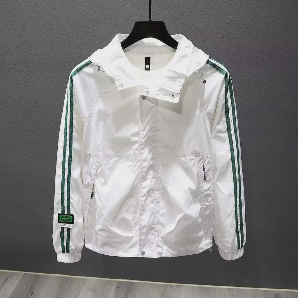 Men's Japanese Style Hooded Jacket: Trendy, Simple Long Sleeve Outerwear for Spring & Autumn.