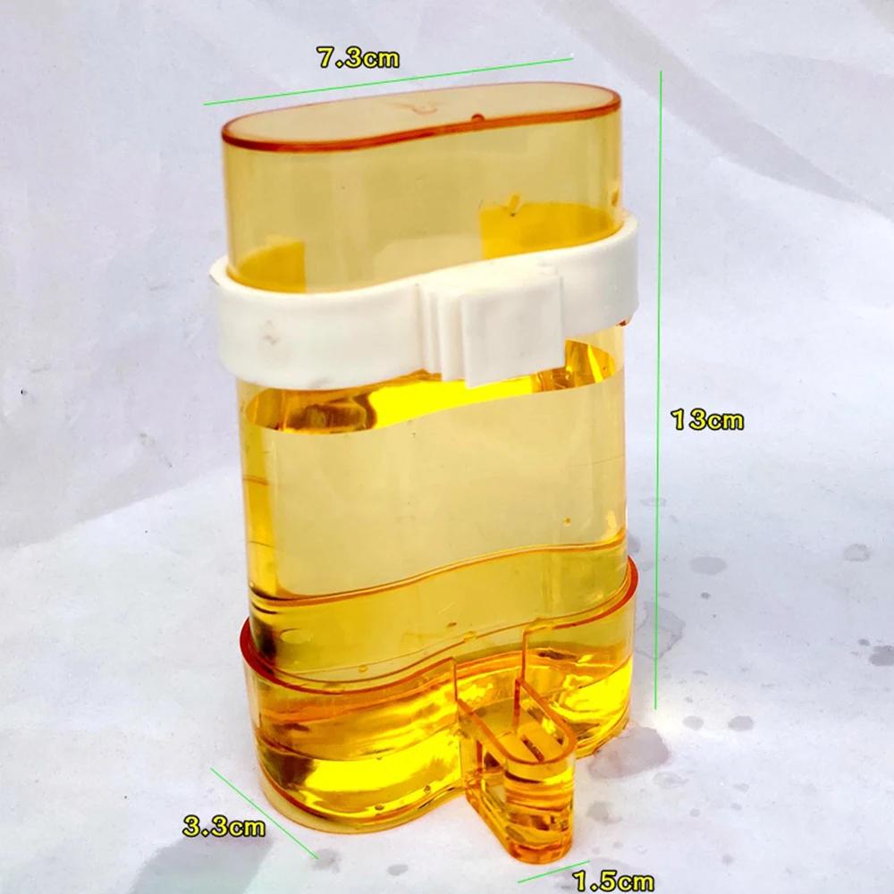 

Диспенсер для воды для птиц, кормушка для птиц, автоматическая поилка для попугаев, дозатор корма для попугаев, аксессуары для клеток для птиц жёлтый