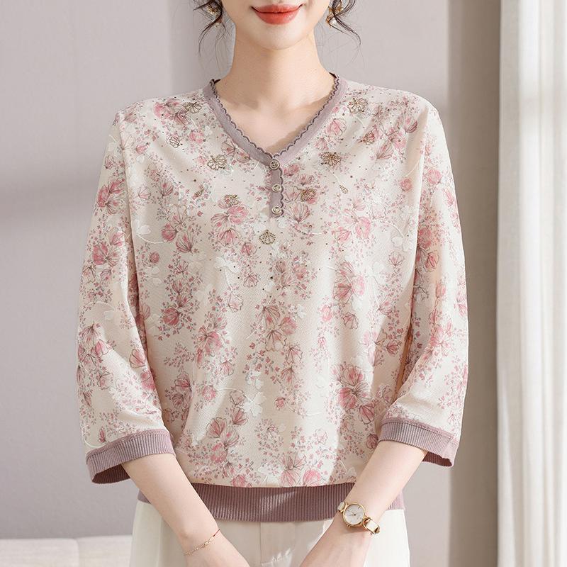 

2026 Summer V-Neck Ice Silk T-shirt for Stylish Middle-Aged Women 4XL (Recommended for 135-150 jin) розовый