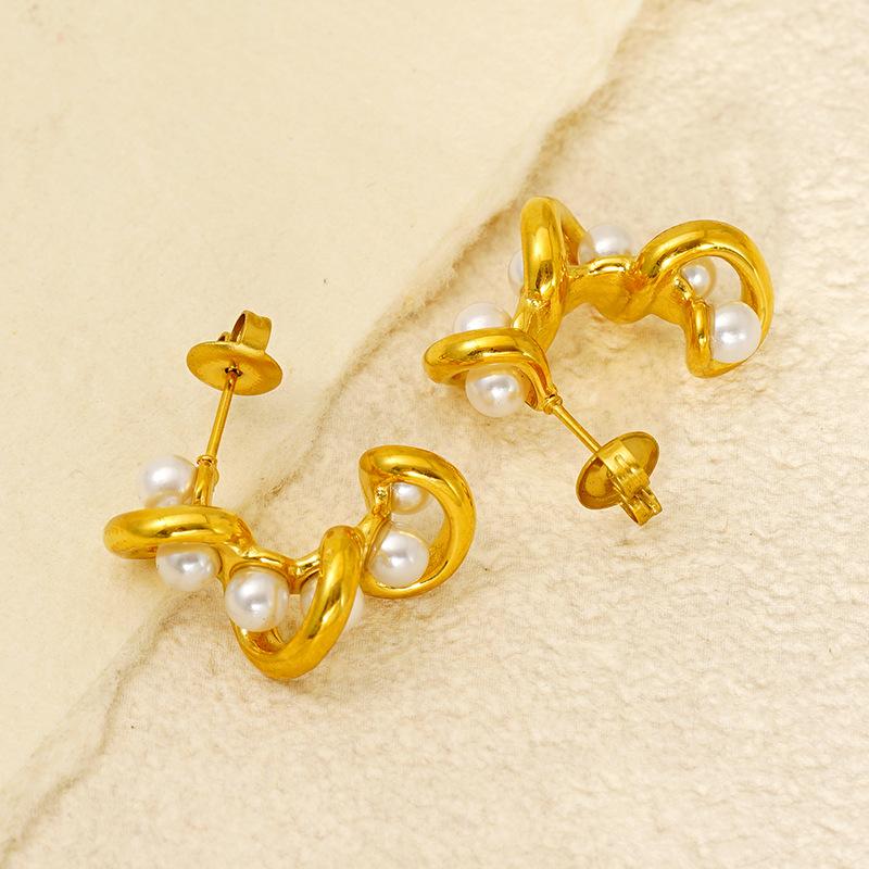 New European and American fashion pearl asymmetrical titanium steel earrings for women, stainless steel gold-plated, simple and luxurious style