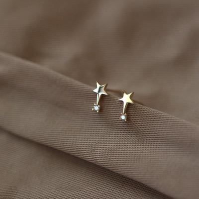 Orecchini a lobo Stella Radiante in Argento Sterling Placcato Oro 18K - Piccola Stella Scintillante a Cinque Punte per Donna