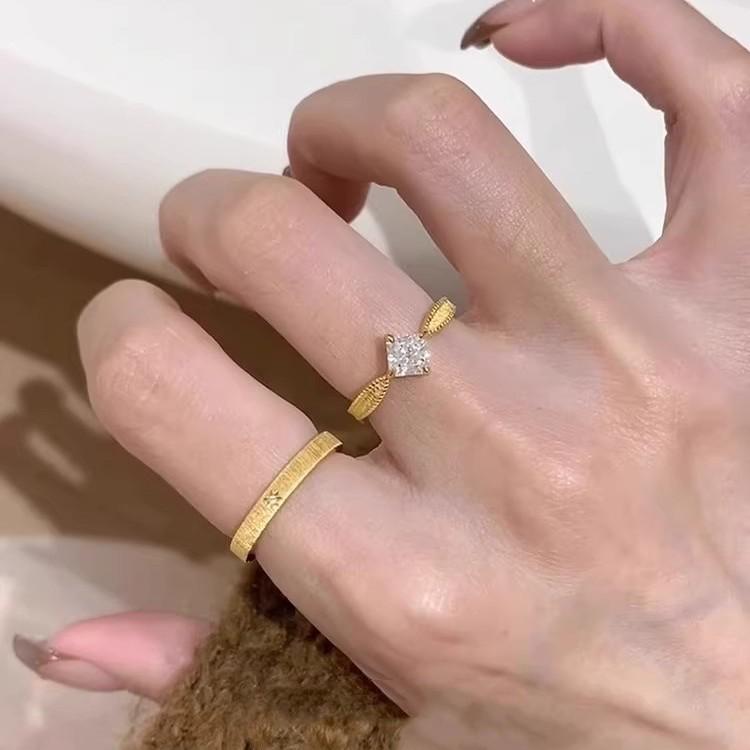 Gold Brushed Diamond Star Moissanite Ring - Women's Retro Stackable Luxury Piece