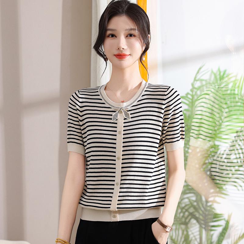 

Stylish Summer Knitted Striped Tops: Short-Sleeve T-Shirts for Middle-Aged and Elderly Moms 2026 L (80-100 lbs recommended) бежевий