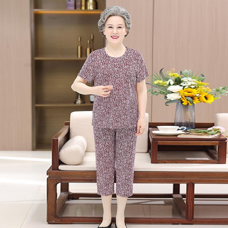

Plus-Size Women s Summer Outfit: Short-Sleeved T-Shirt & Pure Cotton Silk Two-Piece Set, Perfect for Elderly Grandmothers. 4XL (recommended 67.5-75 kg) красный
