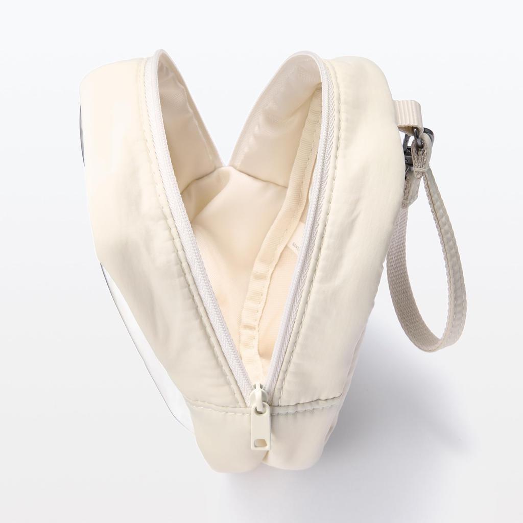 MUJI Kolekcja wisząca 110 mm szer. x 160 mm wys. x 70 mm gł. Saszetka, Kość słoniowa, Ok.. (NDG14A3A)