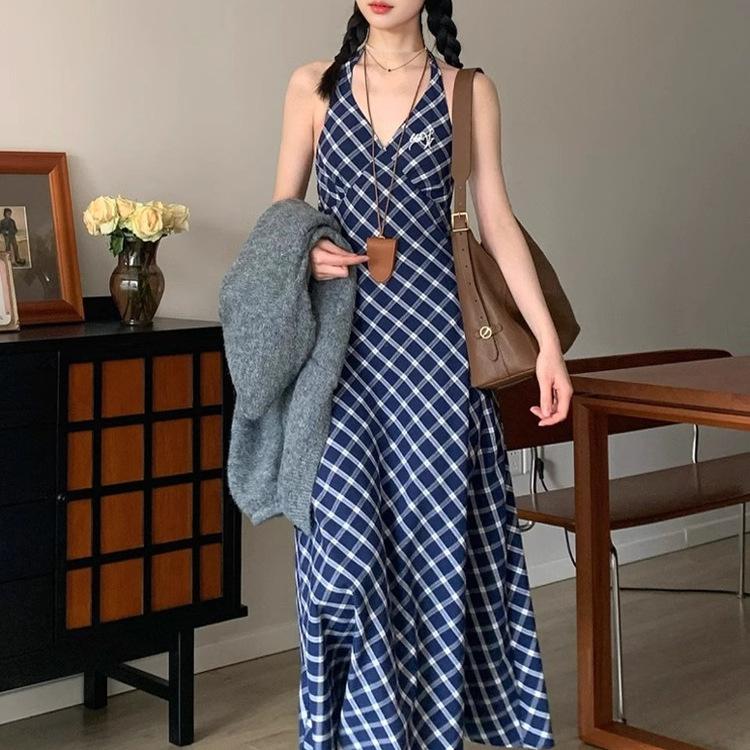 Early spring French retro V-neck neck strap suspender dress women's design plaid blue a-word long skirt